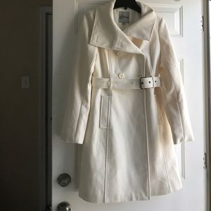 Brand new, elegant coat